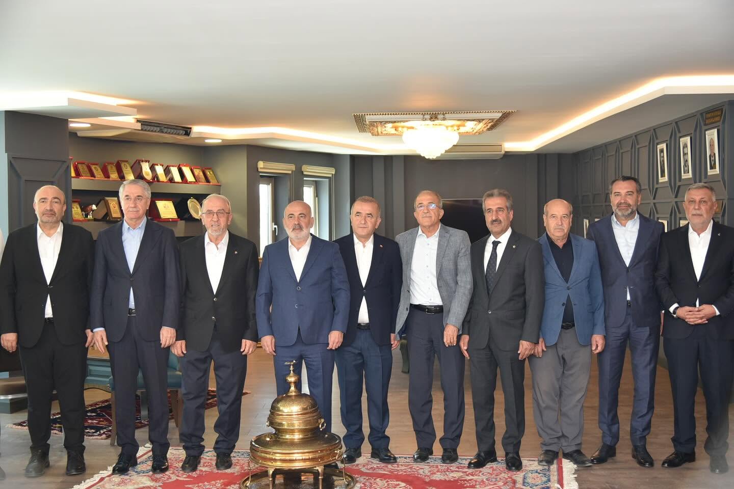 Bakan Yardımcıları ve Protokol Üyelerinden Elazığ Ticaret Borsası'na Ziyaret