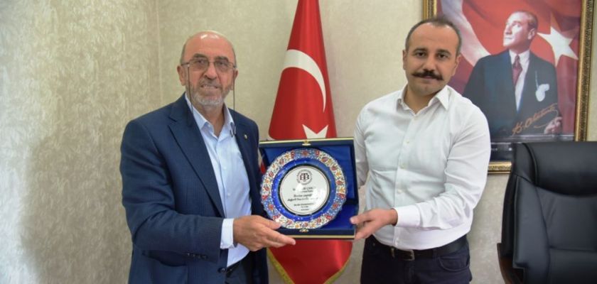 BAŞKAN MEHMET ALİ DUMANDAĞ, KARAKOÇAN KAYMAKAMI NEBİ ÇANGA'YA VEDA ZİYARETİNDE BULUNDU.
