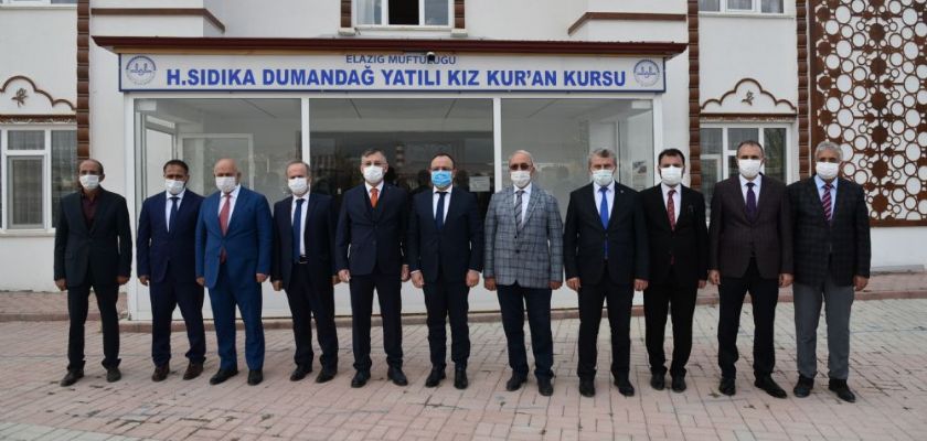 SAYIN VALİMİZ ERKAYA YIRIK VE DİYANET İŞLERİ BAŞKANLIĞI REHBERLİK VE TEFTİŞ KURULU BAŞKANI FATİH MEHMET KARACA, HACI SIDIKA DUMANDAĞ KIZ KURAN KURSUNU ZİYARET ETTİ…