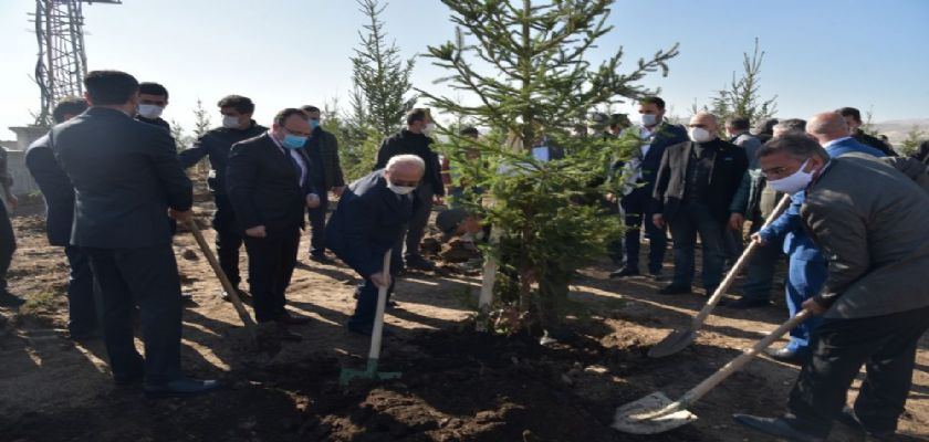 DAHA YEŞİL BİR ELAZIĞ İÇİN, "TOBB BAŞKANI M.RİFAT HİSARCIKLIOĞLU FİDANLIĞI" FİDAN DİKİM TÖRENİ DÜZENLENDİ...